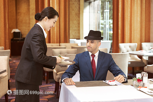 酒店餐飲服務(wù) 專(zhuān)業(yè)上菜技巧與客戶體驗(yàn)提升