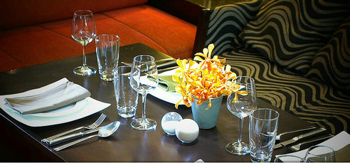 如夢(mèng)似幻夜光杯 葡萄酒酒杯的鑒賞與餐飲服務(wù)藝術(shù)