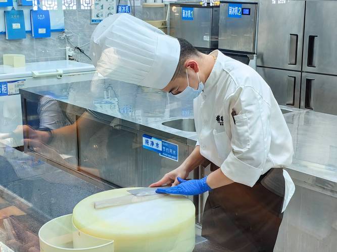 順德魚(yú)生獲全省首張餐飲服務(wù)認(rèn)證，引領(lǐng)高品質(zhì)餐飲“盲選”時(shí)代